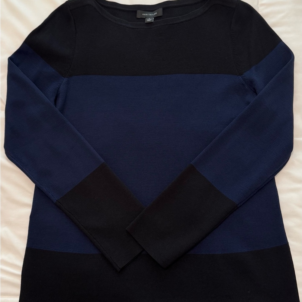 *Great for Graduation Parties* Ann Taylor Black and Navy Top